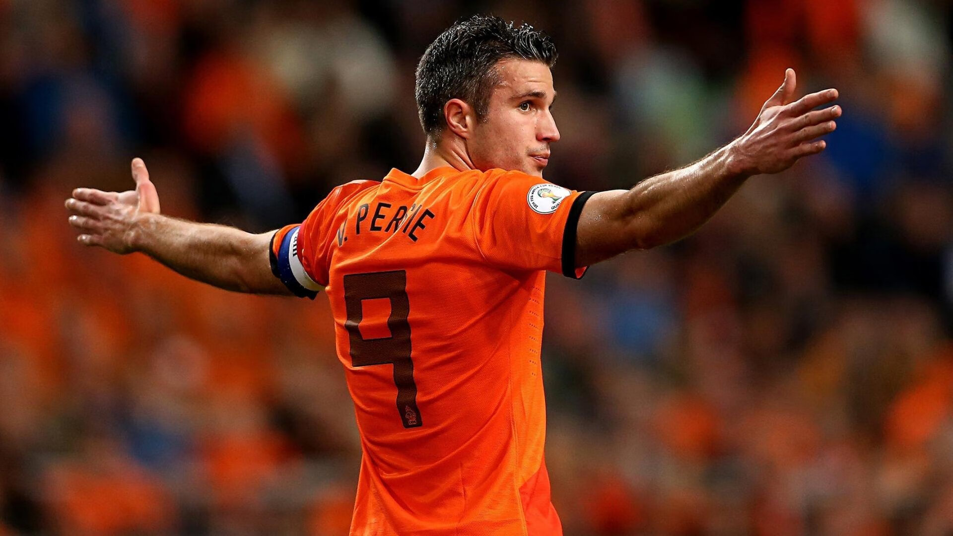 爱游戏直播-法甲球迷活动丰富多彩，现场氛围火爆，法甲球迷入场