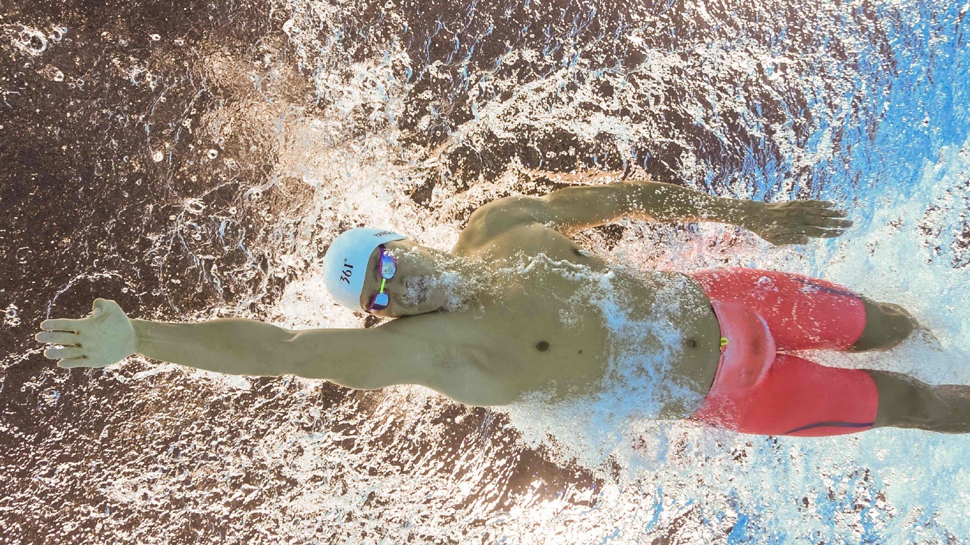 爱游戏入口-李冰洁泳池英姿激励无数年轻选手，2021李冰洁游泳比赛视频播放